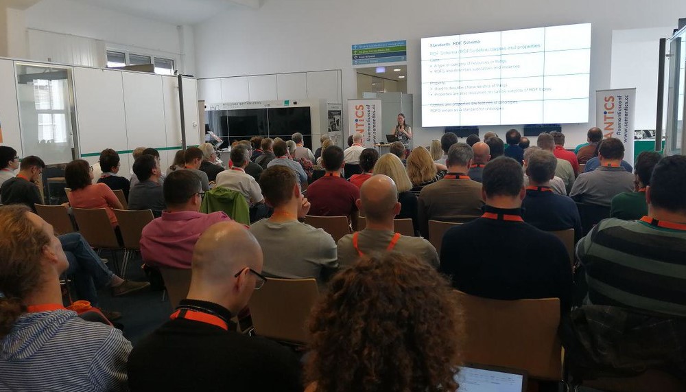 Heather Hedden presenting a pre-conference workshop at SEMANTICS Karlrsuhe 2019
